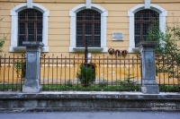 monument-in-curtea-liceului-aprily-lajos-brasov01