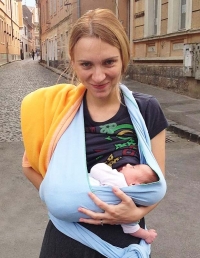 Curs despre alăptare adresat femeilor insărcinate, proaspetelor mămici şi taților
